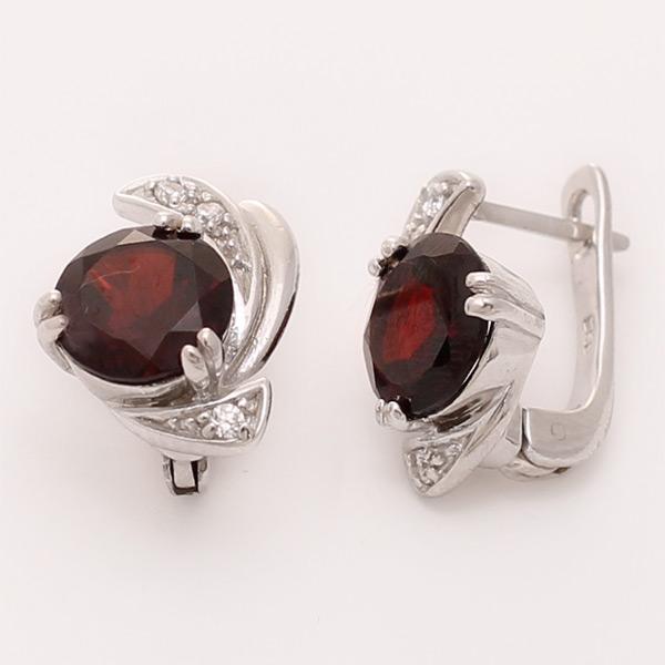 Серьги с гранатом и фианитом из серебра