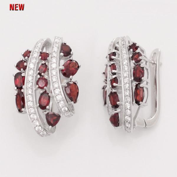 Серьги с гранатом и фианитом из серебра