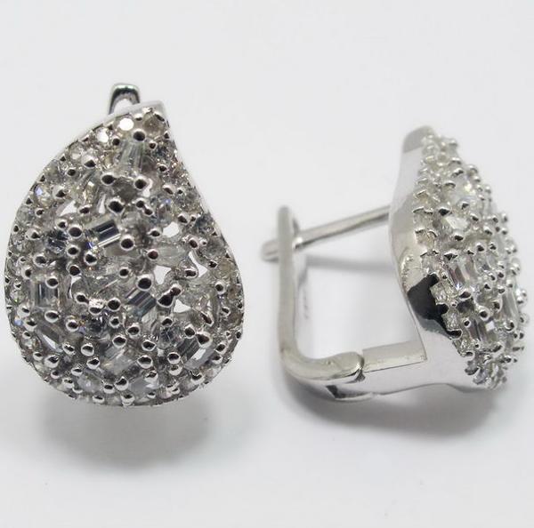 Серьги с фианитом из серебра